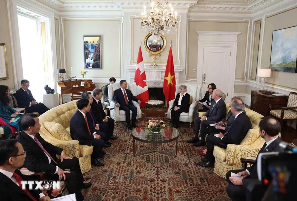ttxvn_le-don-tong-bi-thu-chu-tich-nuoc-to-lam-tham-cap-nha-nuoc-toi-canada-9047827-3.jpg