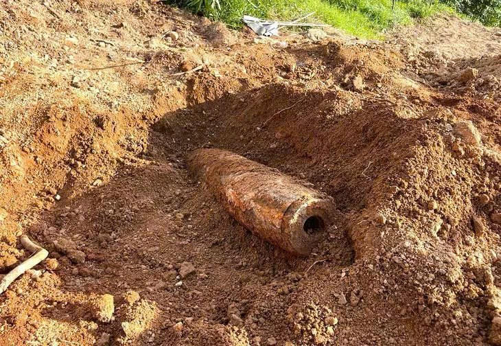 Hiện trường nơi phát hiện quả bom nặng 227kg.