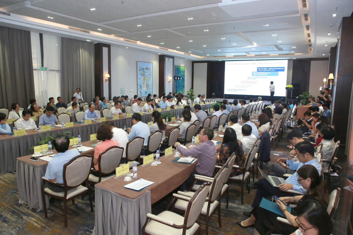 Diễn đàn có sự tham gia của lãnh đạo Ban Tuyên giáo Trung ương, Bộ Văn hóa, Thể thao và Du lịch, Hội Nhà báo Việt Nam, Thành ủy, UBND thành phố Quảng Ninh cùng hơn 100 đại biểu là lãnh đạo, Tổng Biên tập, Phó Tổng Biên tập các cơ quan báo chí Trung ương và địa phương.