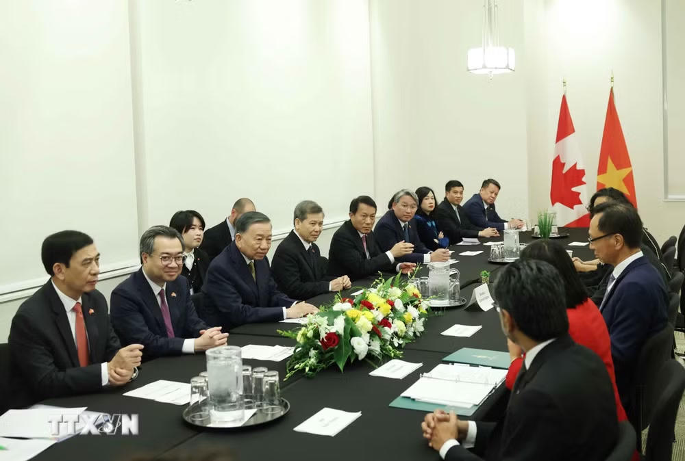 ttxvn-tong-bi-thu-chu-tich-nuoc-to-lam-tiep-nhom-nghi-si-huu-nghi-canada-viet-nam5.jpg