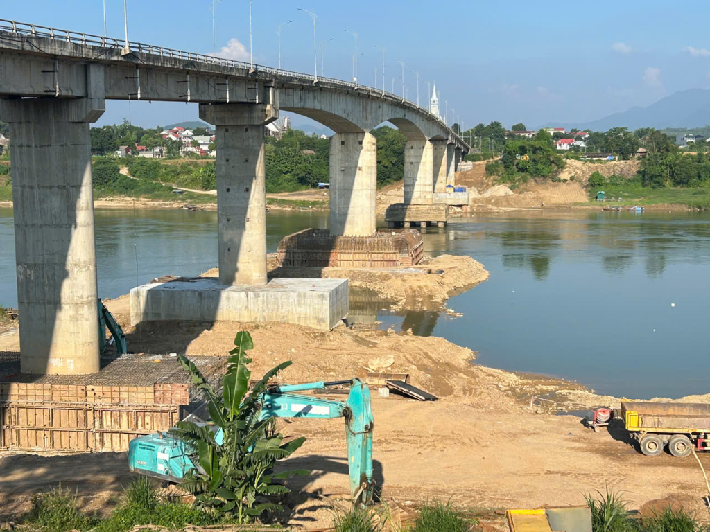 Sửa chữa cầu Sông Lô vẫn chậm tiến độ