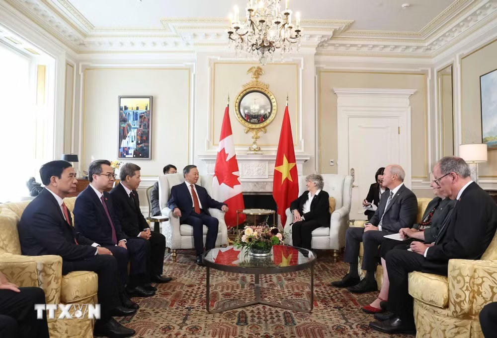 ttxvn_le-don-tong-bi-thu-chu-tich-nuoc-to-lam-tham-cap-nha-nuoc-toi-canada-9047827-4.jpg