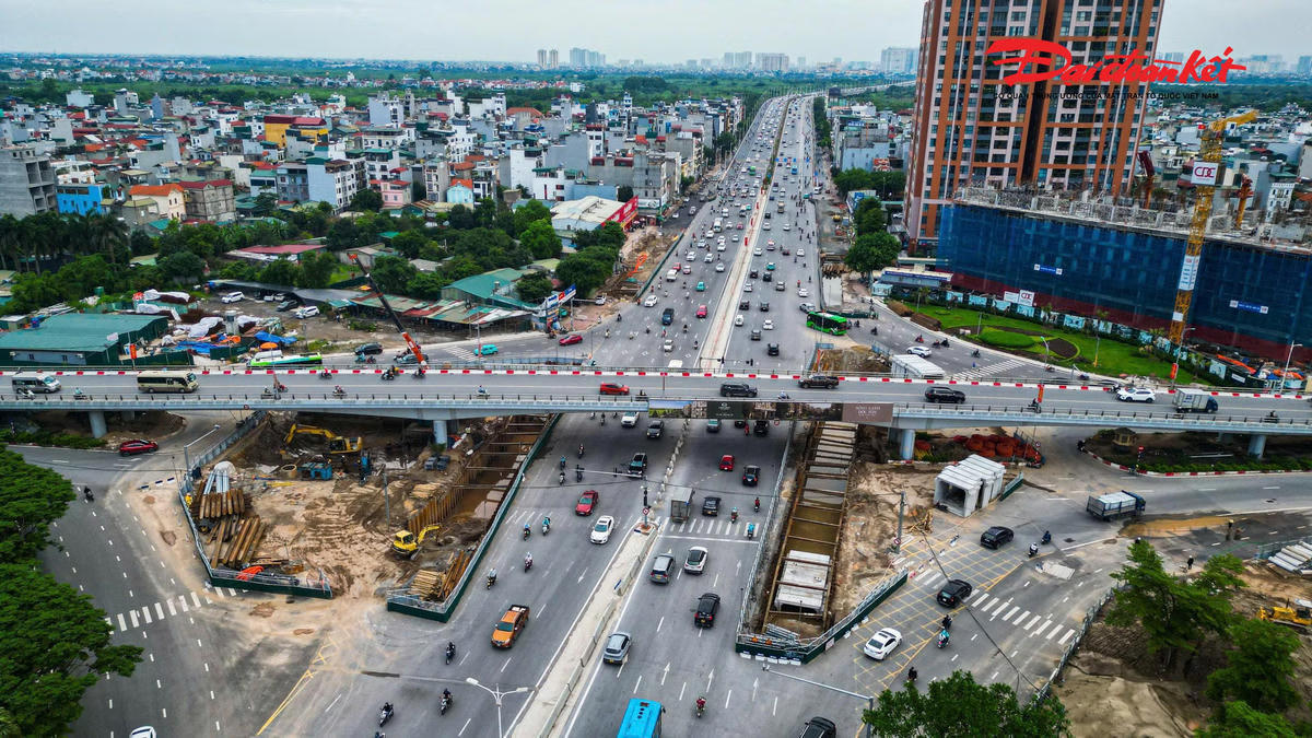 Hà Nội điều chỉnh các điểm quay đầu trên đường Cổ Linh để phục vụ thi công hầm chui nút giao Cổ Linh.