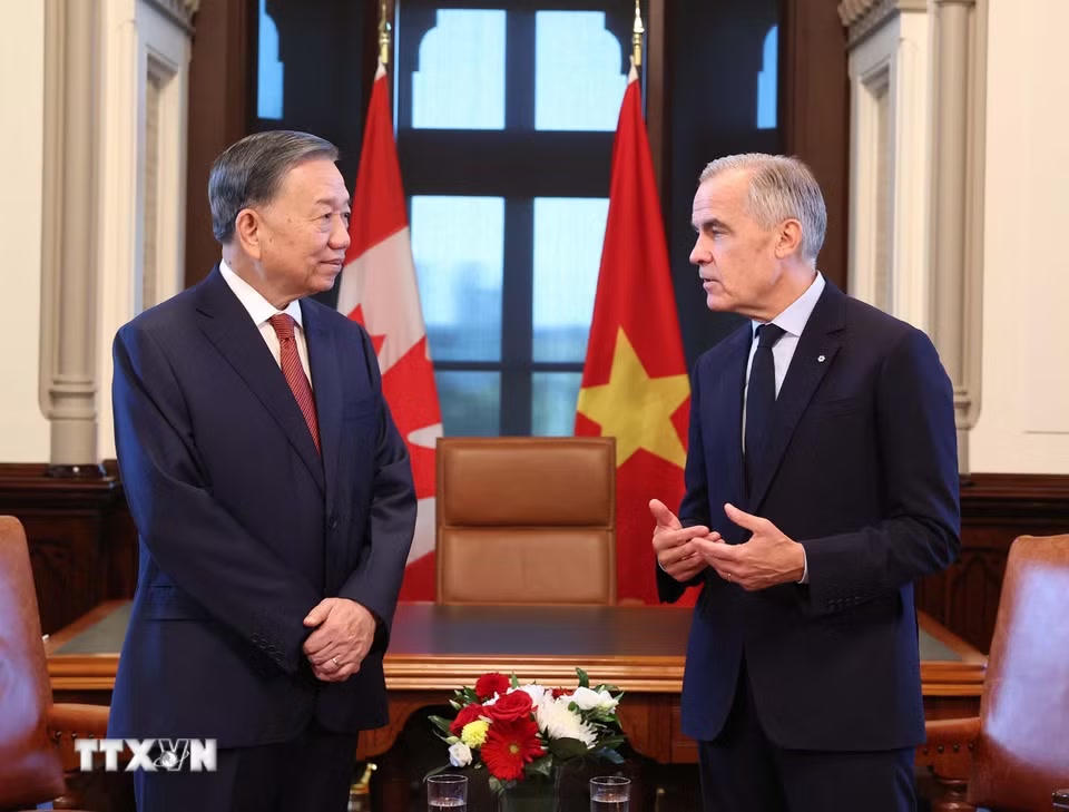 Tổng Bí thư, Chủ tịch nước Tô Lâm gặp hẹp Thủ tướng Canada Mark Carney. (Ảnh: Thống Nhất/TTXVN) 