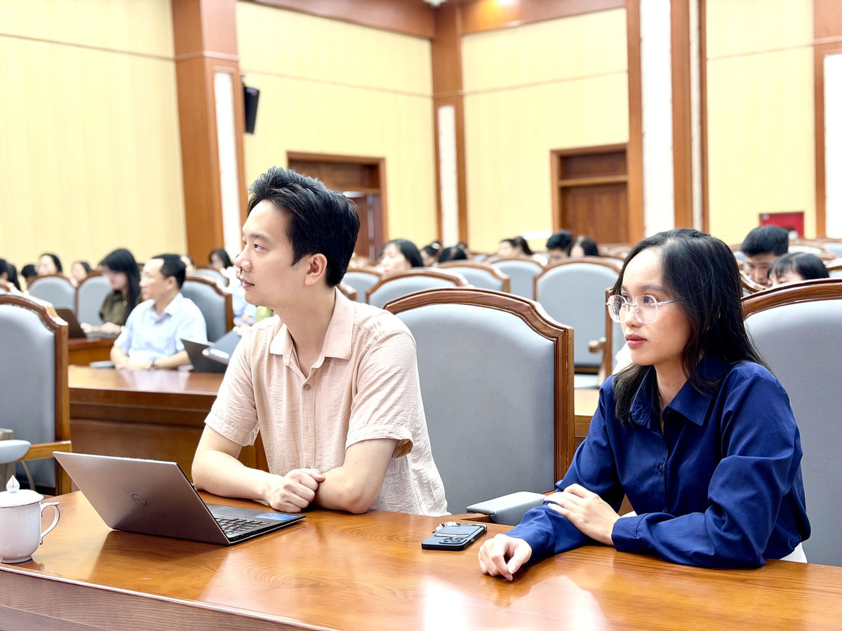 Các đại biểu tập trung lắng nghe, nghiên cứu các chuyên đề. Ảnh: Ngọc Anh