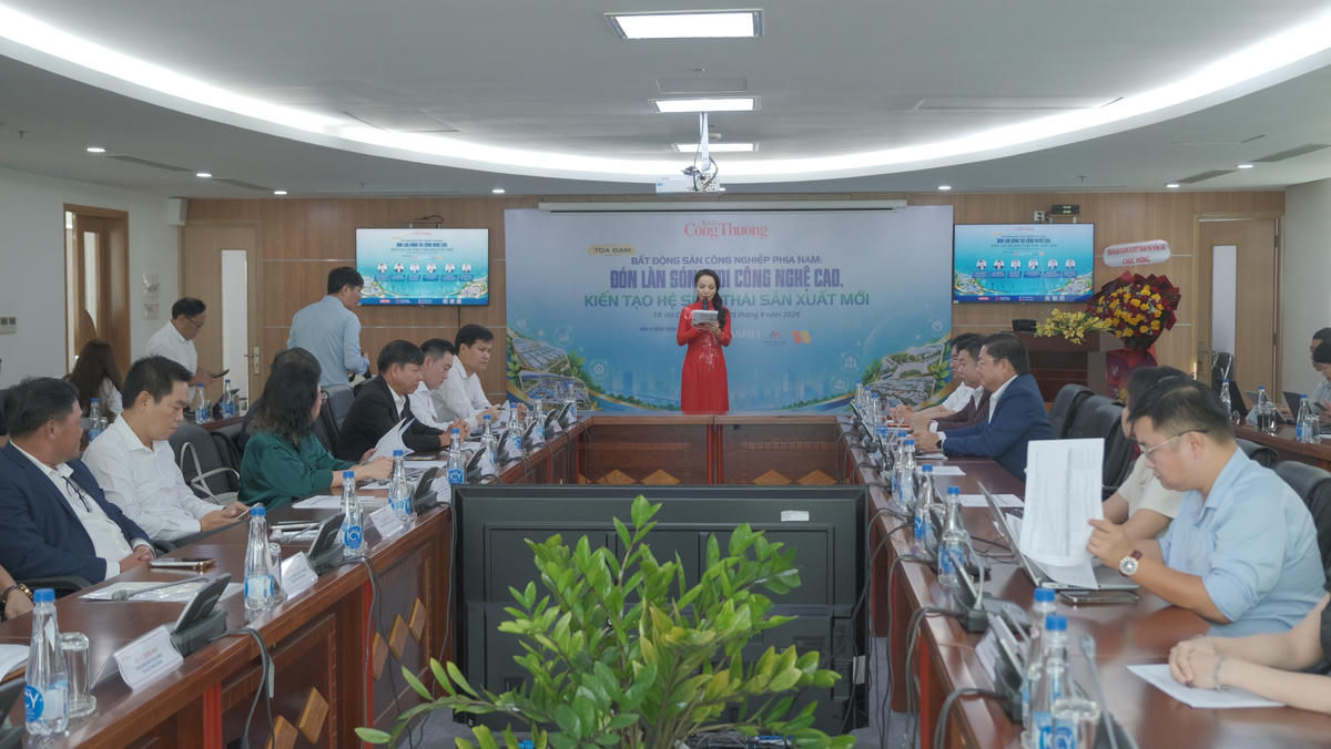 Tọa đàm thu hút nhiều chuyên gia, doanh nghiệp. Ảnh: T.M