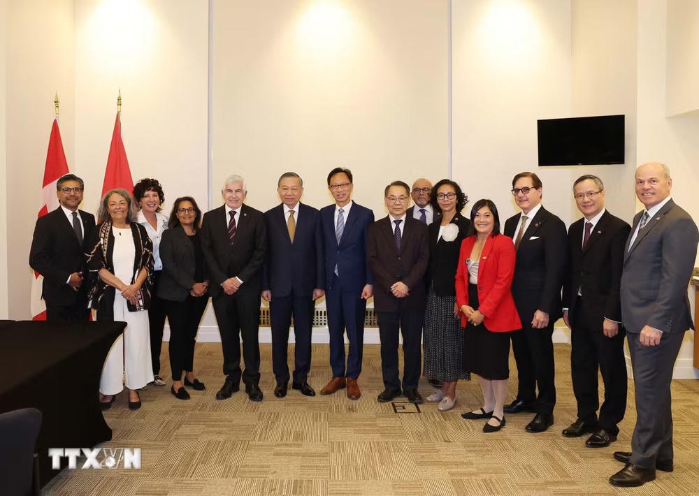 ttxvn-tong-bi-thu-chu-tich-nuoc-to-lam-tiep-nhom-nghi-si-huu-nghi-canada-viet-nam.jpg