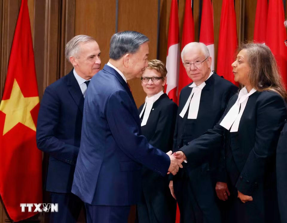 Tổng Bí thư, Chủ tịch nước Tô Lâm với các đại biểu Canada. (Ảnh: Thống Nhất/TTXVN)