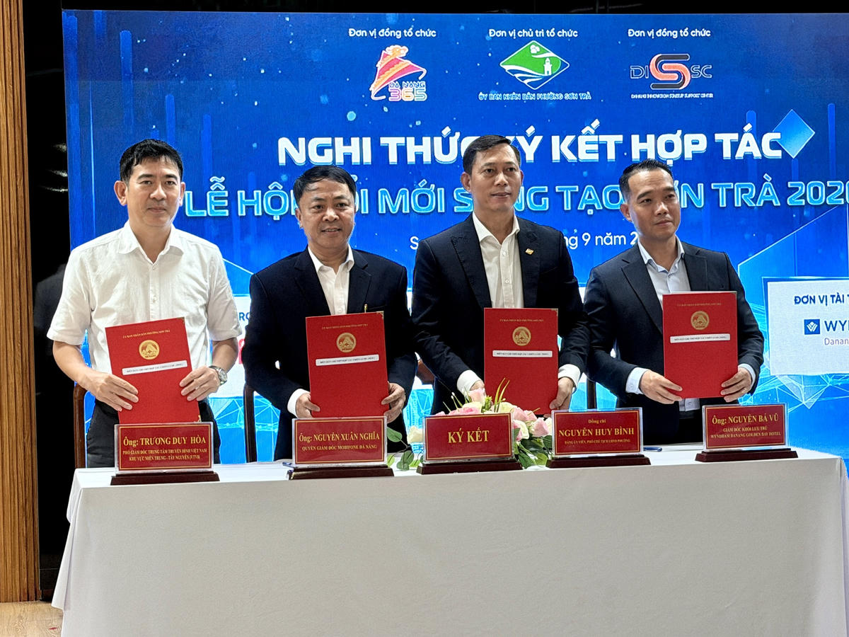 Các đơn vị tổ chức, đồng hành ký kết. Ảnh: Nguyễn Tú.