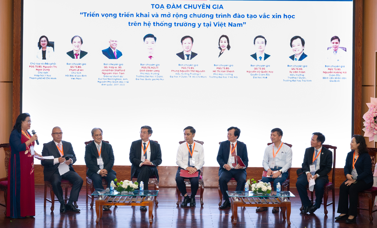 Quang cảnh tọa đàm chuyên gia về đào tạo vaccine. Ảnh T.Q