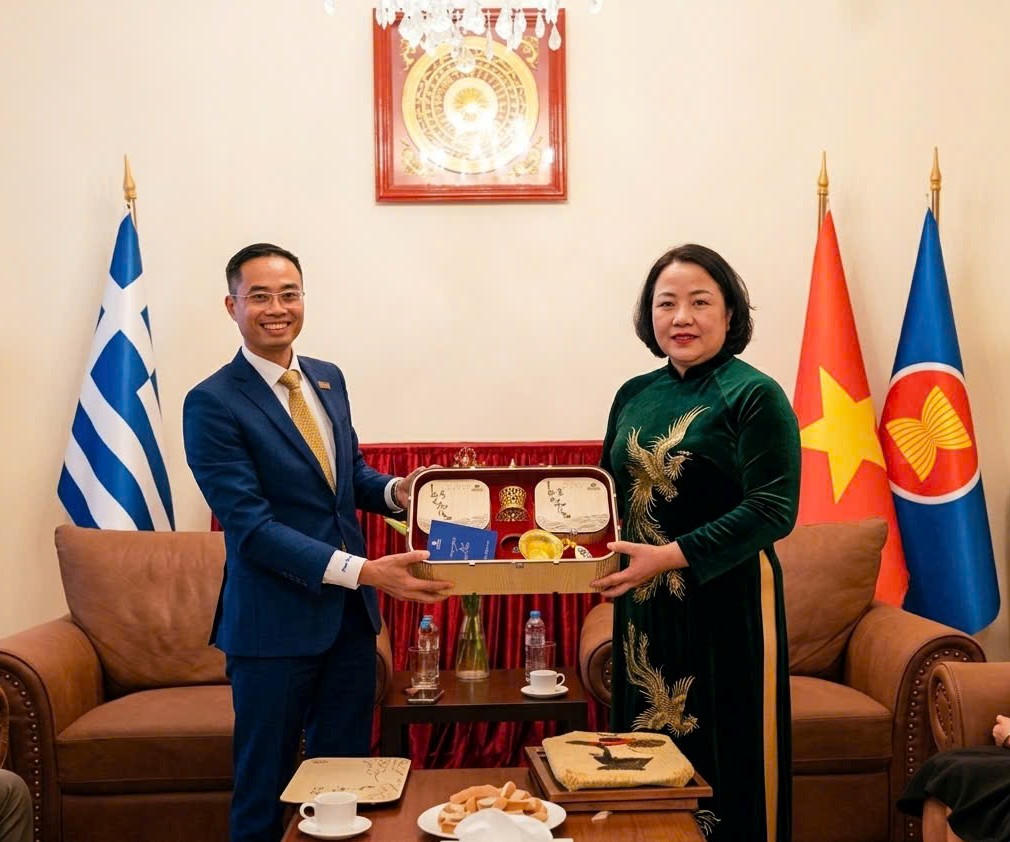 &nbsp;Đại diện Nam A Bank đến chào và trao đổi cùng Đại sứ quán Việt Nam tại Hy lạp. Tiếp đoàn có bà Phạm Thị Thu Hương - Đại sứ đặc mệnh toàn quyền nước Cộng hòa xã hội chủ nghĩa Việt Nam tại Cộng hòa Hy Lạp.