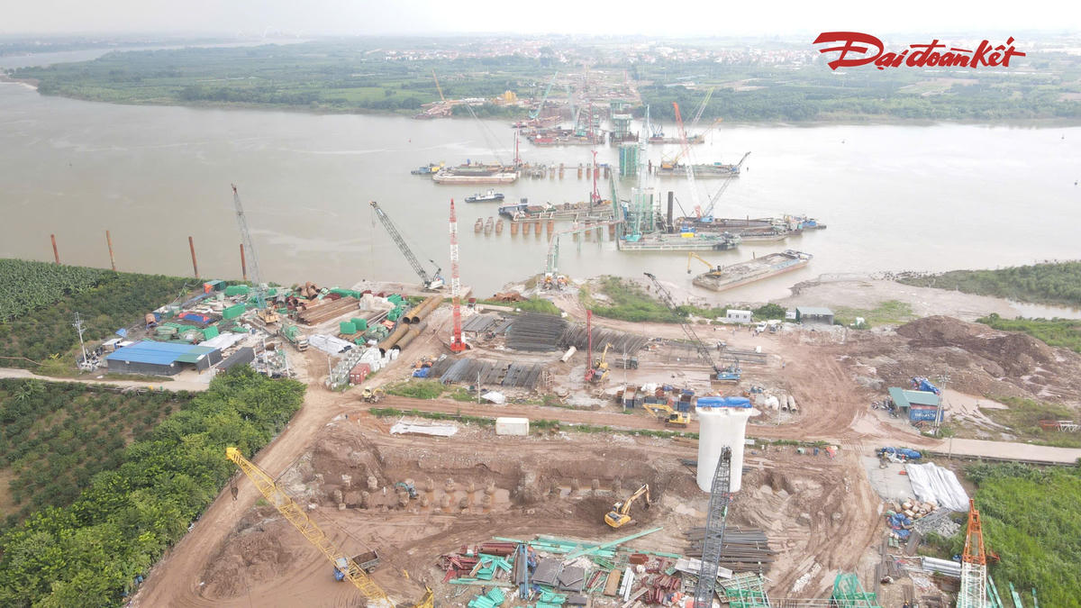 Dự án có tổng chiều dài khoảng 14,07 km, đi qua địa bàn Hà Nội và Bắc Ninh, với tổng mức đầu tư hơn 28.794 tỷ đồng. Trong đó, riêng hạng mục cầu vượt sông Đuống dài khoảng 1,9 km. Tuyến được thiết kế với nền đường điển hình rộng 120m, gồm đường cao tốc 10 làn xe và đường gom song hành hai bên, mỗi bên 3 làn xe.