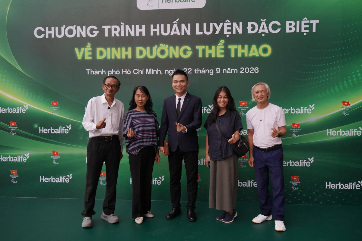 Các đại diện Ủy Ban Paralympic Việt Nam và Đại diện Herbalife Việt Nam tại sự kiện.
