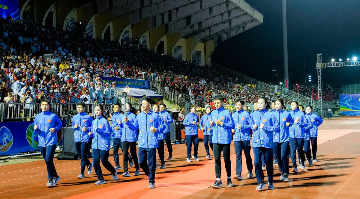 Lễ rước đuốc tại buổi khai mạc.