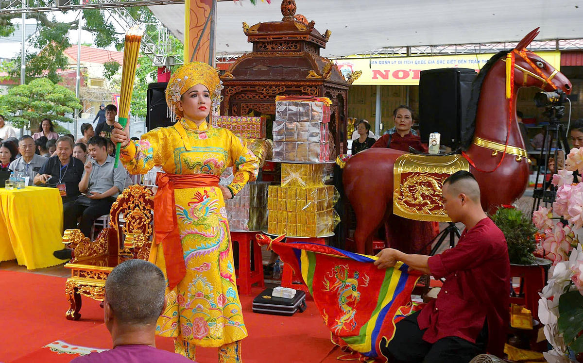 Sự hội ngộ tại đền Trần Thương cho thấy sức sống của những giá trị văn hóa được cộng đồng gìn giữ qua thời gian, từ những làn điệu chầu văn đến nghệ thuật trình diễn và không gian thực hành tín ngưỡng.