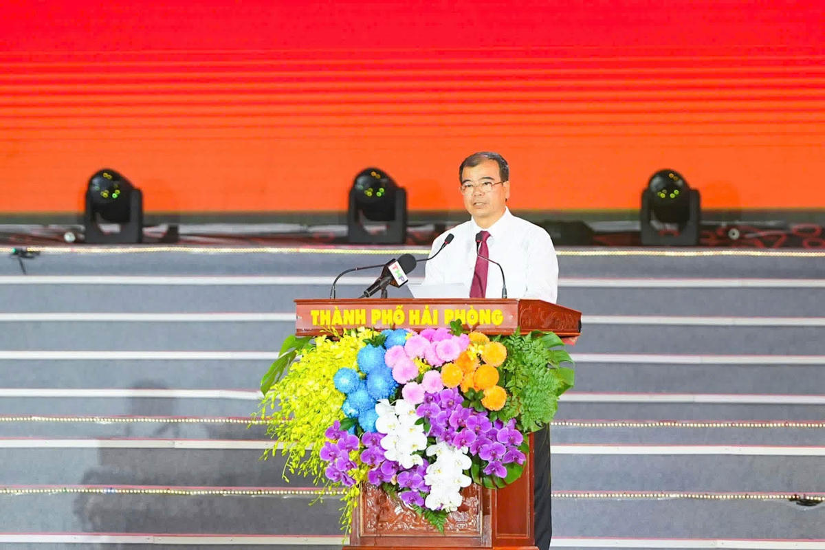 Phó Chủ tịch UBND TP Hải Phòng, Trưởng ban tổ chức Lễ hội Nguyễn Minh Hùng trình bày diễn văn khai mạc.