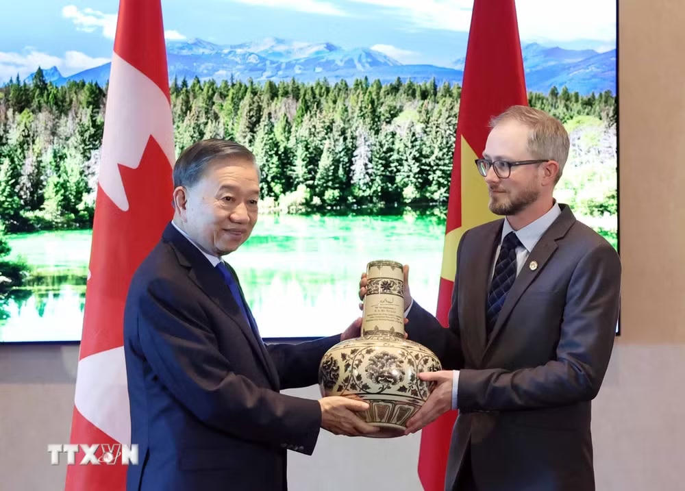 ttxvn_tong-bi-thu-chu-tich-nuoc-to-lam-tiep-tong-bi-thu-dang-cong-san-canada-9050307-5.jpg