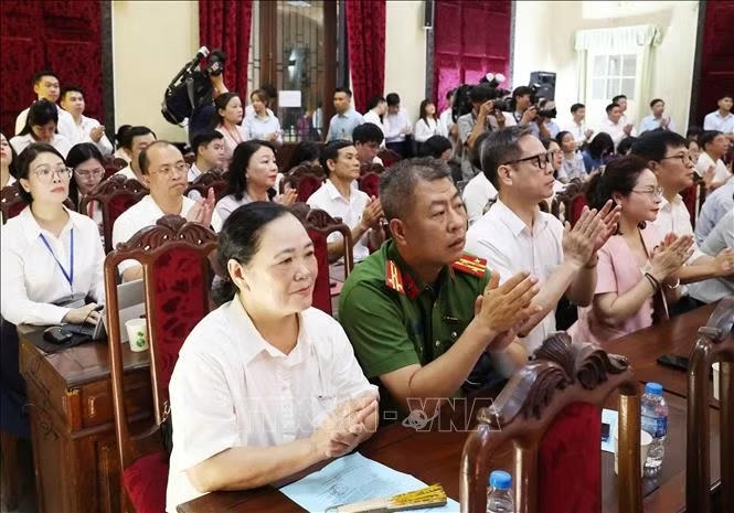 Các cử tri tham dự hội nghị. Ảnh: Thống Nhất/TTXVN