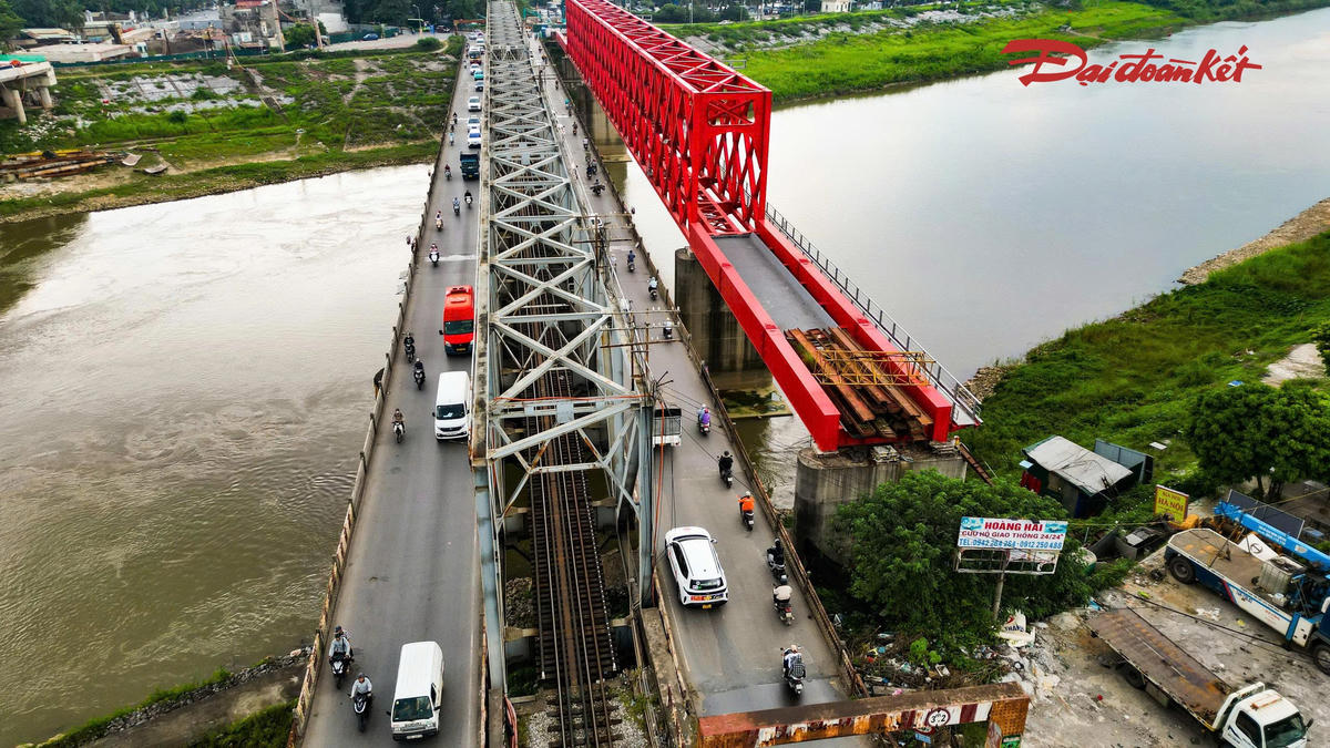 Cùng với đó, Ban Quản lý dự án Đường sắt chỉ đạo tư vấn giám sát chặt chẽ, thường xuyên trong quá trình thi công, đặc biệt đối với chất lượng công trình, tiến độ và an toàn lao động.