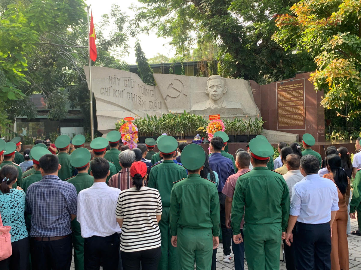 Họp mặt thân nhân, gia đình cán bộ, chiến sĩ làm nhiệm vụ tìm kiếm hài cốt liệt sĩ tại Công viên Lê Thị Riêng