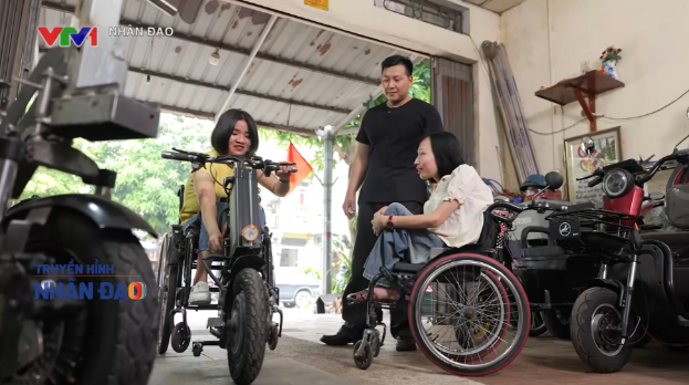 Với chị Nga, mỗi chiếc xe không chỉ là phương tiện đi lại mà còn là “đôi chân thứ hai”, giúp người khuyết tật chủ động hơn trong cuộc sống.