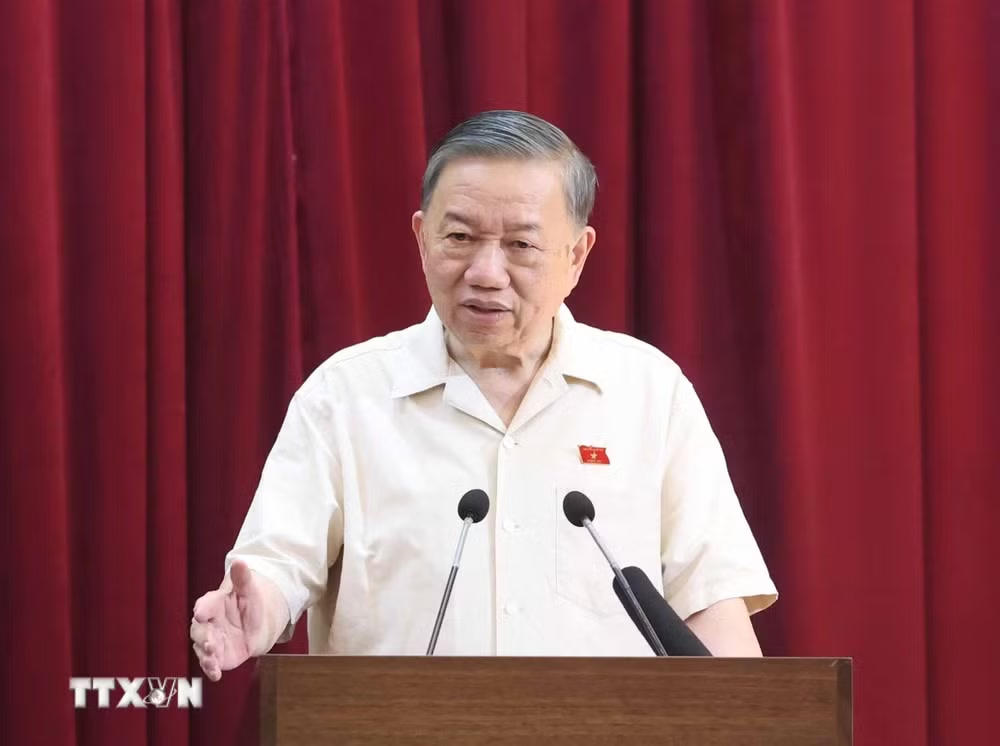 ttxvn-tong-bi-thu-chu-tich-nuoc-tiep-xuc-cu-tri-ha-noi-truoc-ky-hop-thu-hai-quoc-hoi-khoa-xvi-7561.jpg