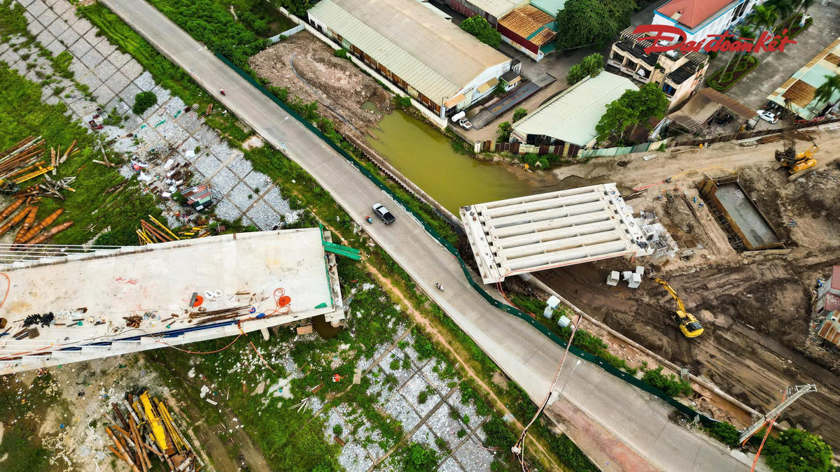 Khi mặt bằng được bàn giao đầy đủ, các mũi thi công có thể triển khai đồng loạt, hướng tới mục tiêu thông xe kỹ thuật vào cuối năm nay.