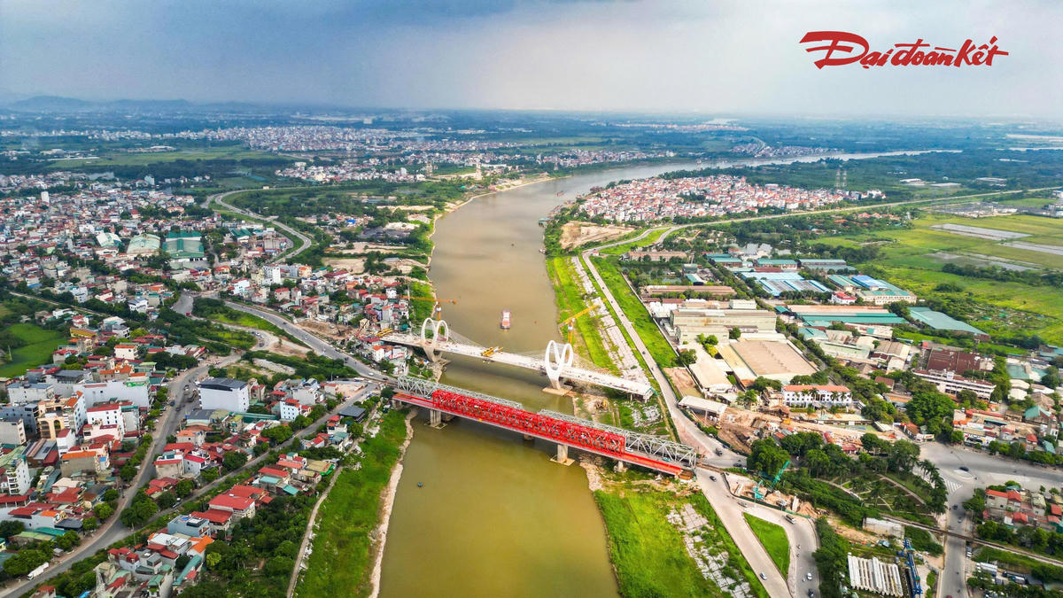 Ông Phạm Văn Nam, Chỉ huy trưởng dự án cho biết, quá trình thi công dự án gặp nhiều khó khăn do thiếu mặt bằng, bên cạnh đó thời tiết cũng ảnh hưởng đến việc tổ chức thi công.