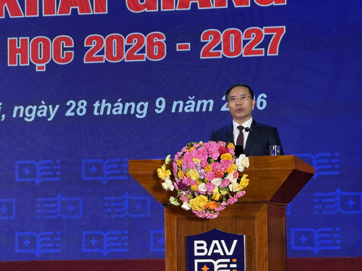 Thống đốc Ngân hàng Nhà nước Việt Nam Phạm Đức Ấn phát biểu tại lễ khai giảng.