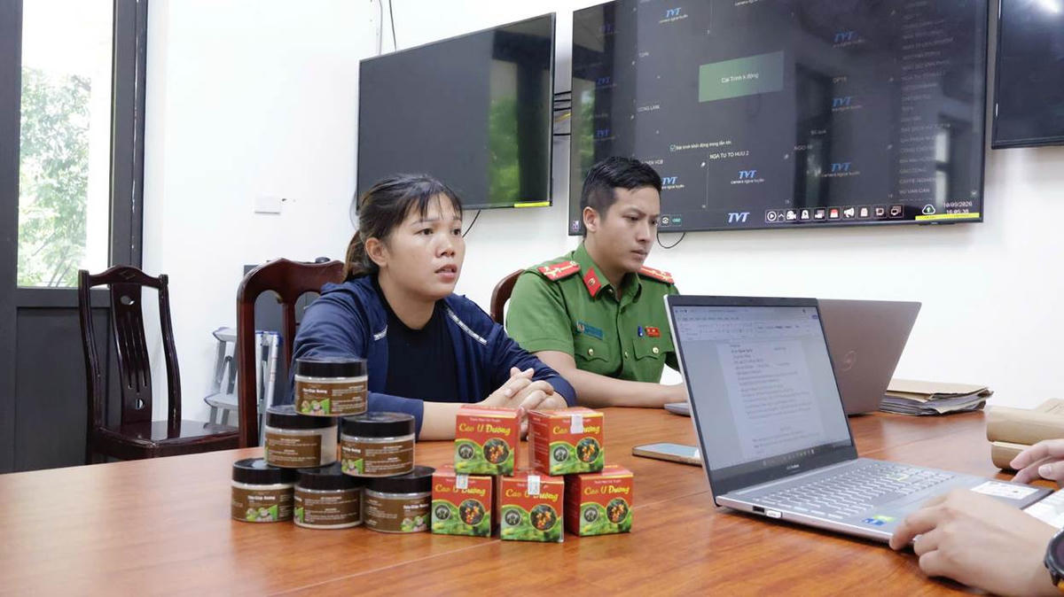 Đối tượng Dương Thị Quỳnh tại cơ quan công an.