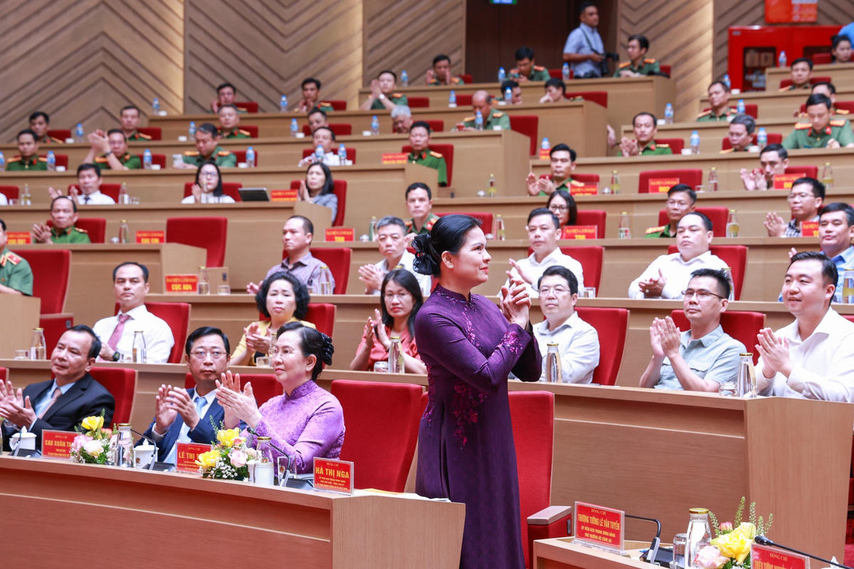 Bà Hà Thị Nga, Ủy viên Trung ương Đảng, Phó Chủ tịch - Tổng Thư ký Ủy ban Trung ương MTTQ Việt Nam tham dự hội nghị. Ảnh: Quang Vinh - Lê Khánh.
