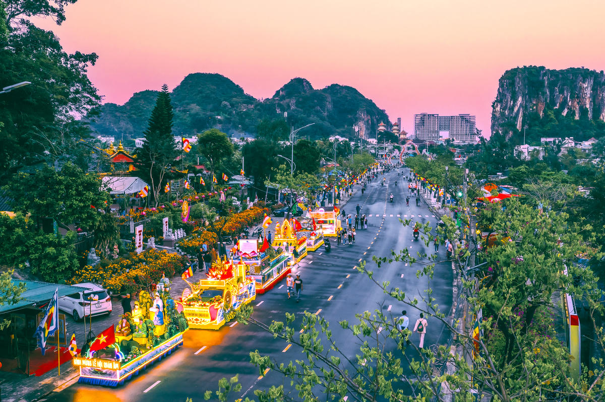 Ngũ Hành Sơn là quần thể danh thắng, di tích, lễ hội, tín ngưỡng, làng nghề, điểm du lịch đặc sắc. Ảnh: Huỳnh Văn Truyền.