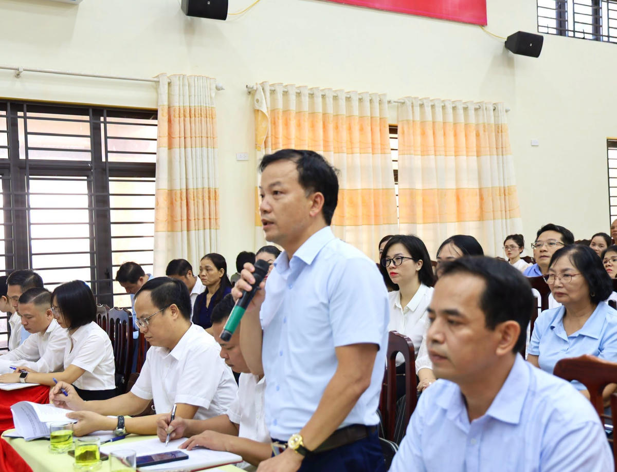 Trưởng Ban Tuyên giáo Trung ương Trịnh Văn Quyết tiếp xúc cử tri ở Tuyên Quang