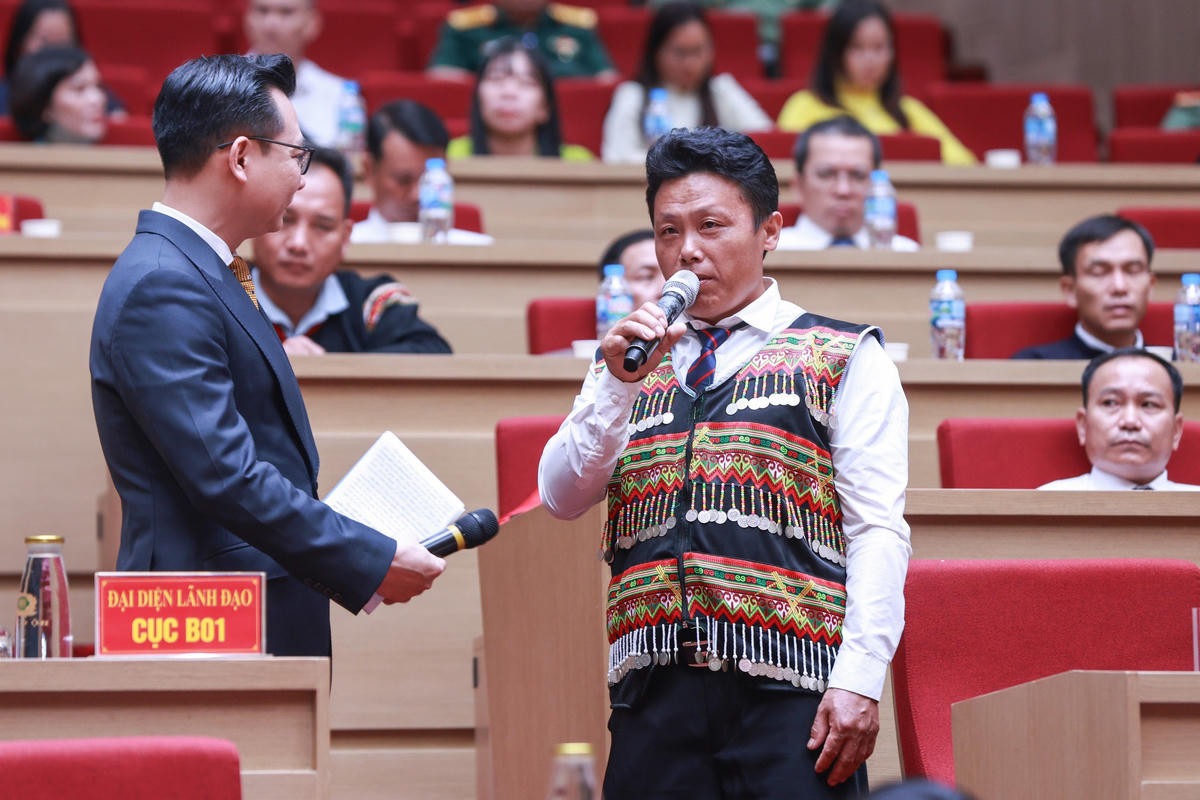 Các đại biểu giao lưu tại hội nghị. Ảnh: Quang Vinh - Lê Khánh