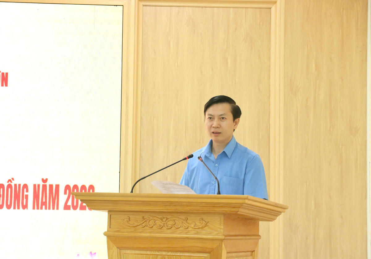  Ông Nguyễn Hoàng Tùng, Ủy viên Ban Thường vụ Tỉnh ủy, Phó Chủ tịch Thường trực Ủy ban MTTQ Việt Nam tỉnh Lạng Sơn phát biểu tại hội thảo.