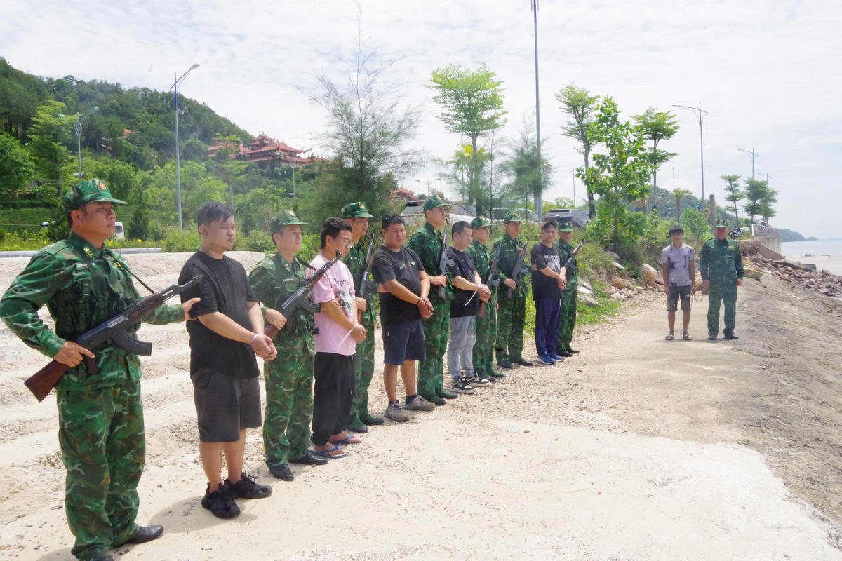  Lợi dụng tuyến biên giới trên biển, các đối tượng đã thực hiện nhiều vụ đưa đón người nước ngoài xuất nhập cảnh trái phép. Ảnh: Ban chỉ huy BĐBP TP Quảng Ninh