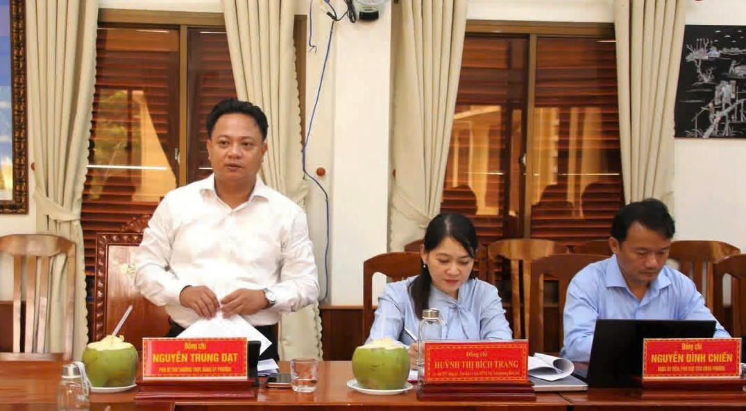 Các đại biểu tham dự buổi làm việc. Ảnh: ĐS.