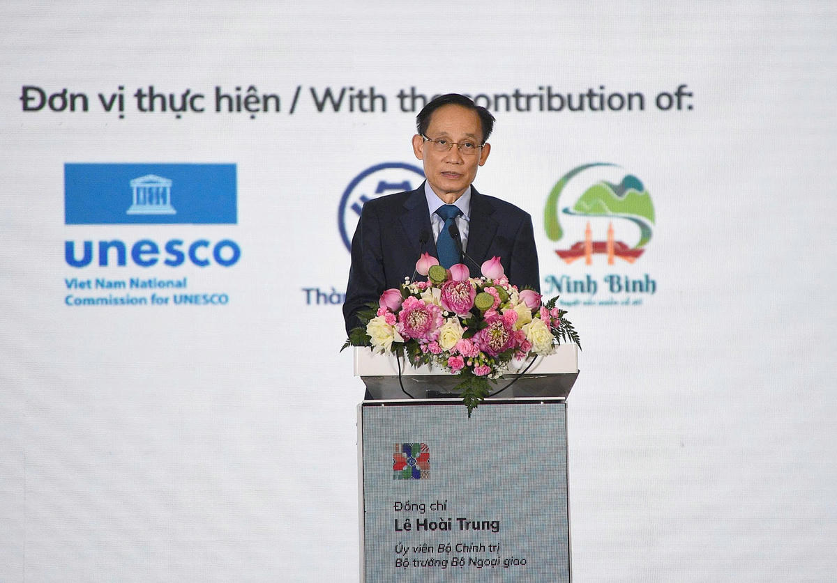 Phát biểu tại Hội nghị, Ủy viên Bộ Chính trị, Bộ trưởng Bộ Ngoại giao Lê Hoài Trung khẳng định: Hội nghị diễn ra vào thời điểm có nhiều ý nghĩa. Năm nay, Việt Nam và UNESCO kỷ niệm 50 năm quan hệ – nửa thế kỷ đồng hành, tin cậy và gắn bó. Ngày 4/9 vừa qua, Đại hội đồng Liên hợp quốc khóa 80 đã thông qua Nghị quyết tuyên bố giai đoạn 2027 – 2036 là Thập kỷ quốc tế về Văn hóa vì Phát triển bền vững, sáng kiến do Việt Nam khởi xướng cùng 103 nước đồng bảo trợ. 