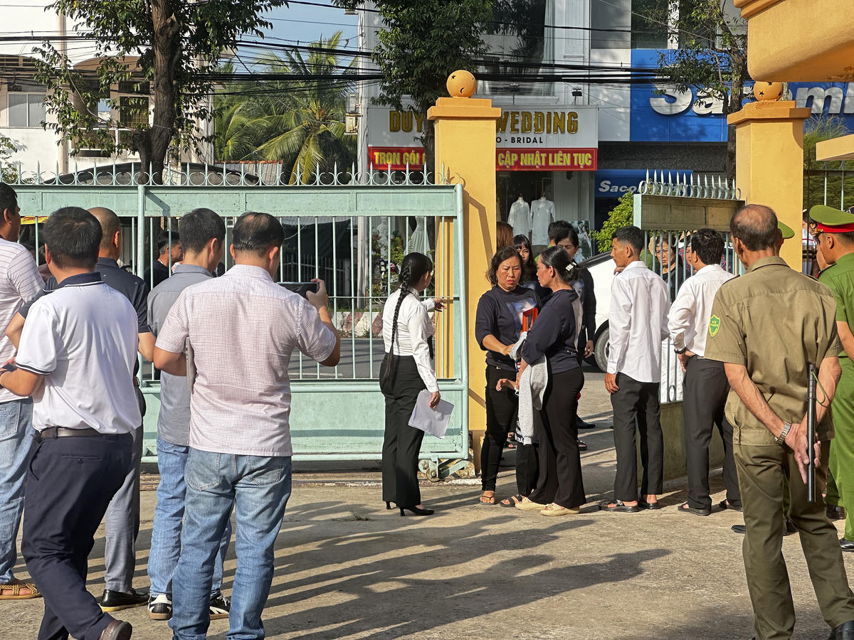 Rất đông phóng viên các cơ quan báo chí đến dự, đưa tin phiên toà. (Ảnh: Trung Ngãi).