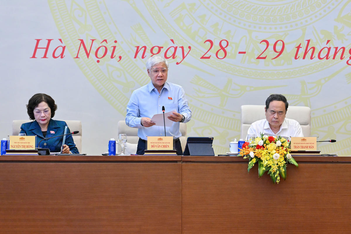 Phó Chủ tịch Thường trực Quốc hội Đỗ Văn Chiến phát biểu bế mạc hội nghị (Ảnh: Thuỷ Nguyên)