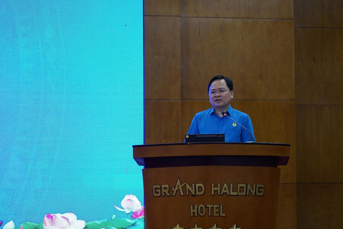 Ông Nguyễn Anh Tuấn, Phó Chủ tịch Ủy ban Trung ương MTTQ Việt Nam, Chủ tịch Tổng Liên đoàn Lao động Việt Nam phát biểu tại hội nghị. Ảnh: PV