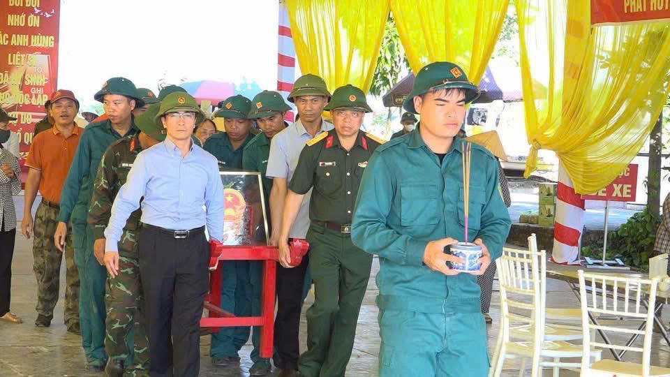 Đến 18h ngày 29/9, lực lượng chức năng đã phát hiện và quy tập 22 bộ hài cốt tại khu vực Mả Chìa, thôn Mai Sơn, xã Vĩnh Bảo. Ảnh: VB.