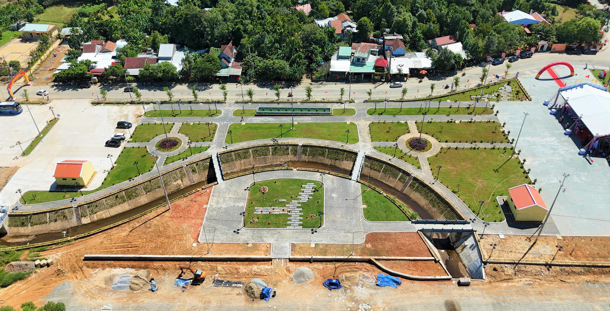Một góc khu khuôn viên nhà lưu niệm cụ Huỳnh Thúc Kháng. Ảnh: TT.
