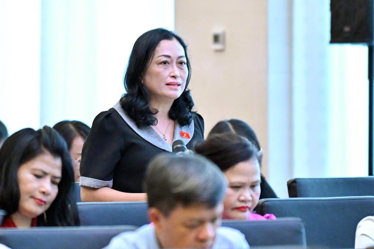 Đại biểu Trần Thị Hoa Ry phát biểu (Ảnh: Thuỷ Nguyên)