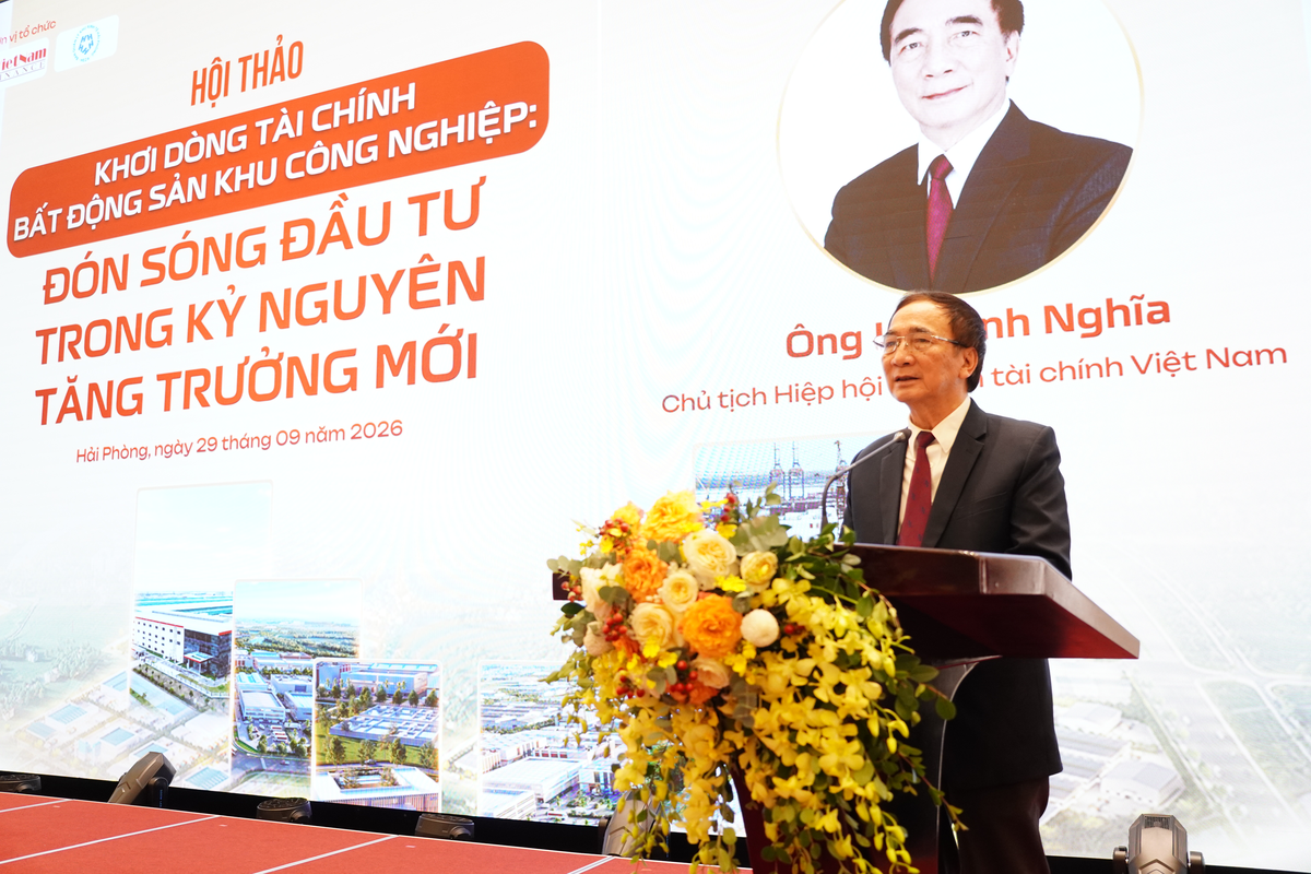 TS. Lê Minh Nghĩa, Chủ tịch Hiệp hội Tư vấn Tài chính Việt Nam phát biểu khai mạc hội thảo. Ảnh: NK.