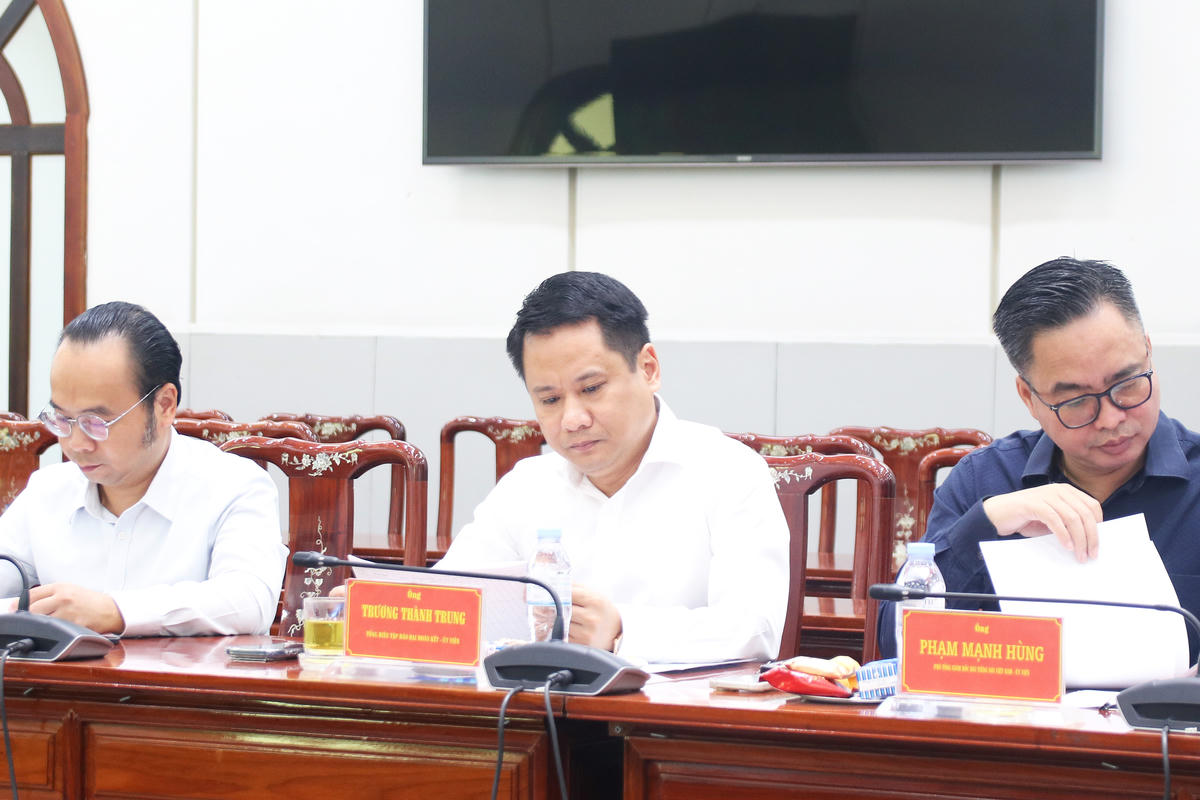 Nhà báo Trương Thành Trung - Ủy viên Ủy ban Trung ương MTTQ Việt Nam, Bí thư Đảng ủy, Tổng Biên tập Báo Đại đoàn kết và các Ủy viên Hội đồng Chung khảo nghiên cứu, đánh giá các tác phẩm báo chí.