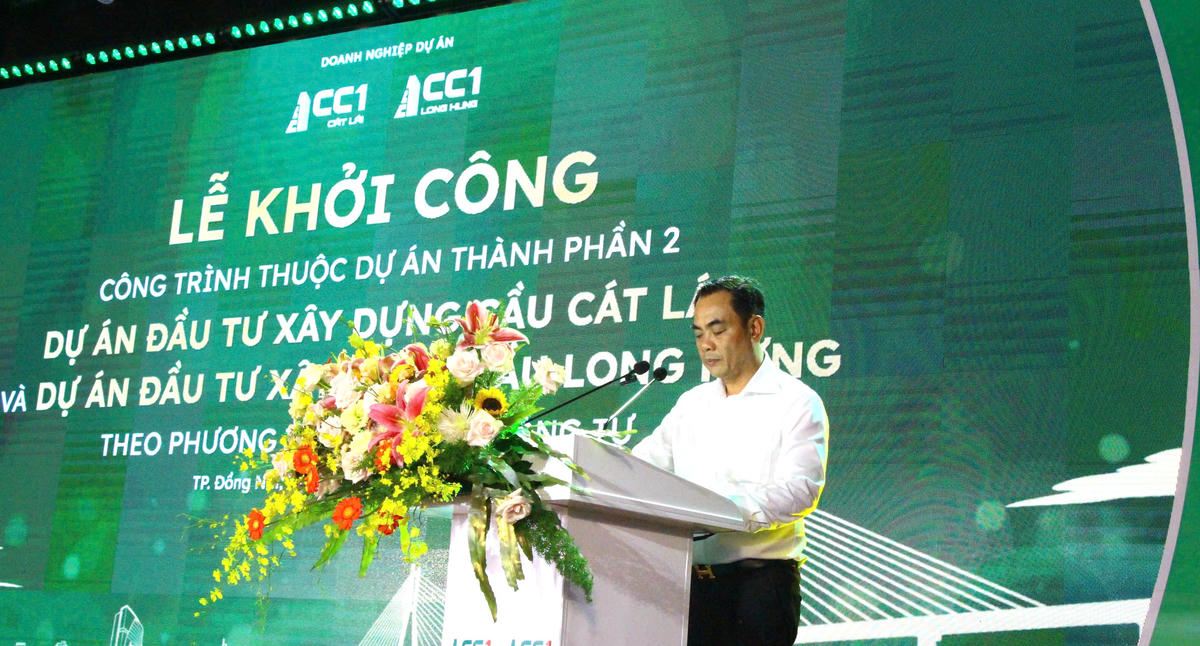 Ông Trần Trọng Thủy - Giám đốc Ban Quản lý dự án đầu tư xây dựng công trình giao thông TP Đồng Nai phát biểu tại lễ khởi công. Ảnh: N.T