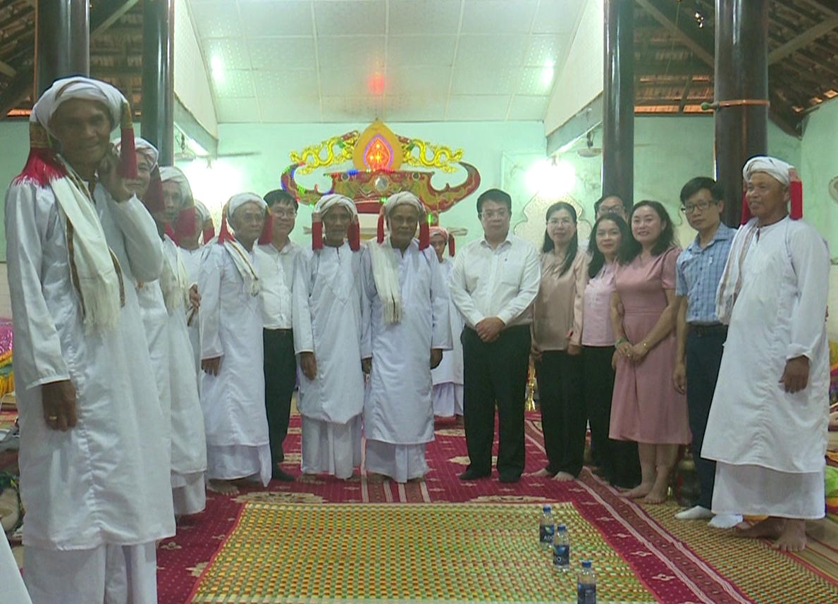 Lãnh đạo tỉnh Lâm Đồng cùng đoàn công tác thăm, chúc Tết Ramưwan đồng bào Chăm thôn Lâm Giang xã Hàm Thuận Bắc vào ngày 18/3/2026.