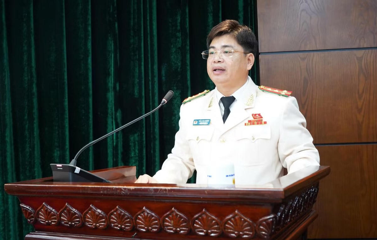 Tân Phó Giám đốc Công an TP Hà Nội Đại tá Trần Văn Quang phát biểu nhận nhiệm vụ.