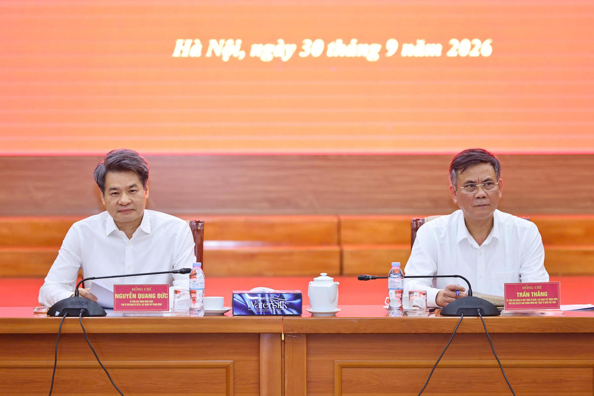 Phó Bí thư Đảng ủy MTTQ, các đoàn thể Trung ương Nguyễn Quang Đức và Phó Chủ tịch Ủy ban Trung ương MTTQ Việt Nam Trần Thắng chủ trì Hội thảo.